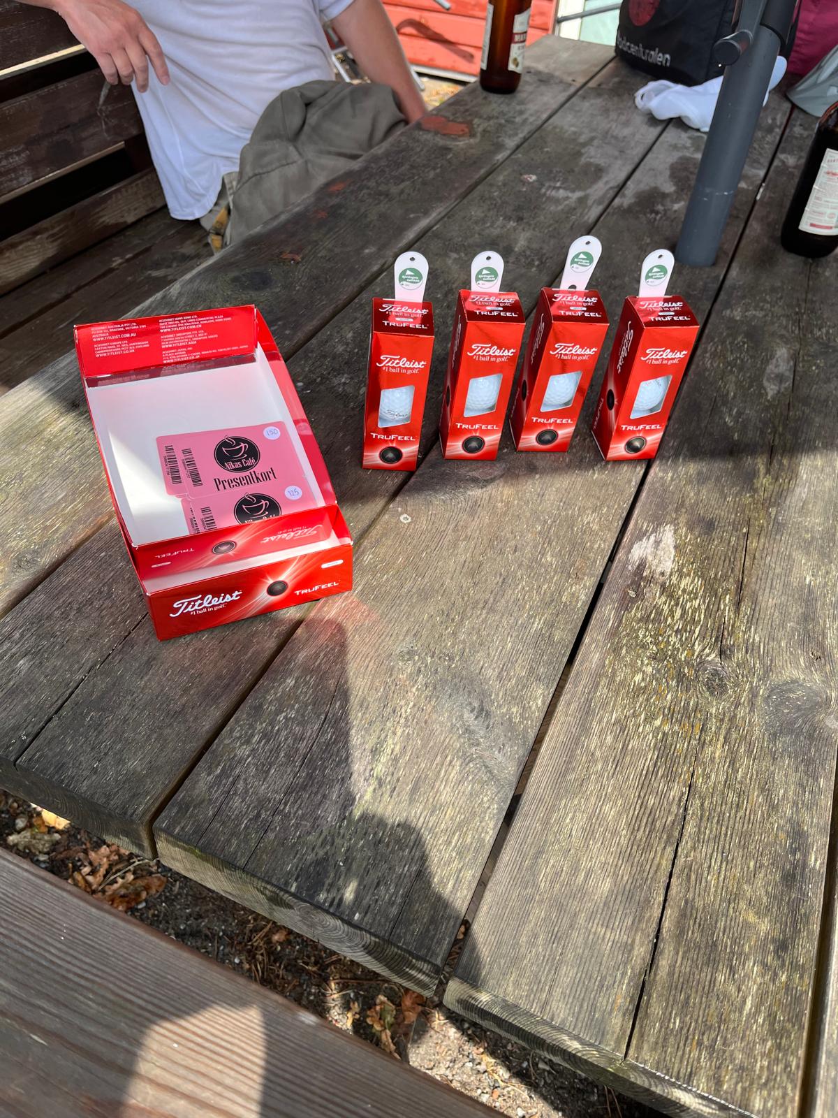 Presentkort, bollar och greenlagare